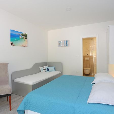 Apartments By The Sea Brela, Makarska - 6688 Room photo