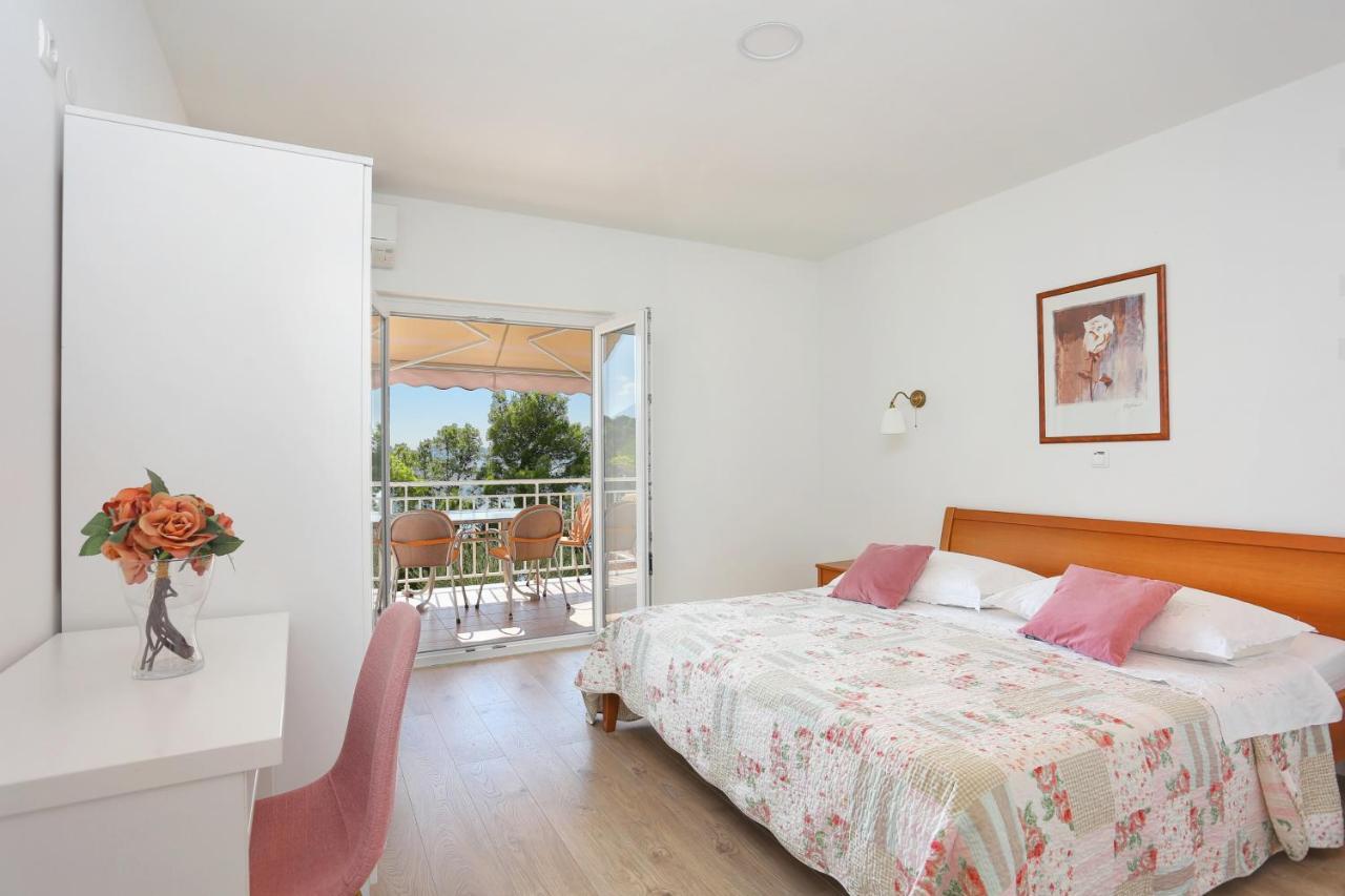 Apartments By The Sea Brela, Makarska - 6688 Exterior photo