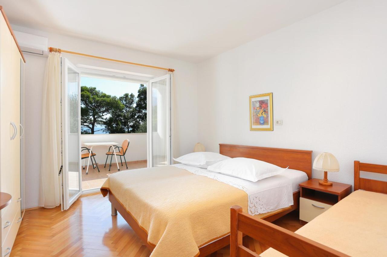 Apartments By The Sea Brela, Makarska - 6688 Exterior photo