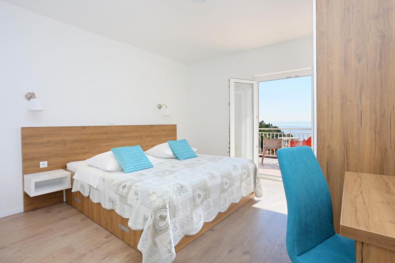 Apartments By The Sea Brela, Makarska - 6688 Exterior photo