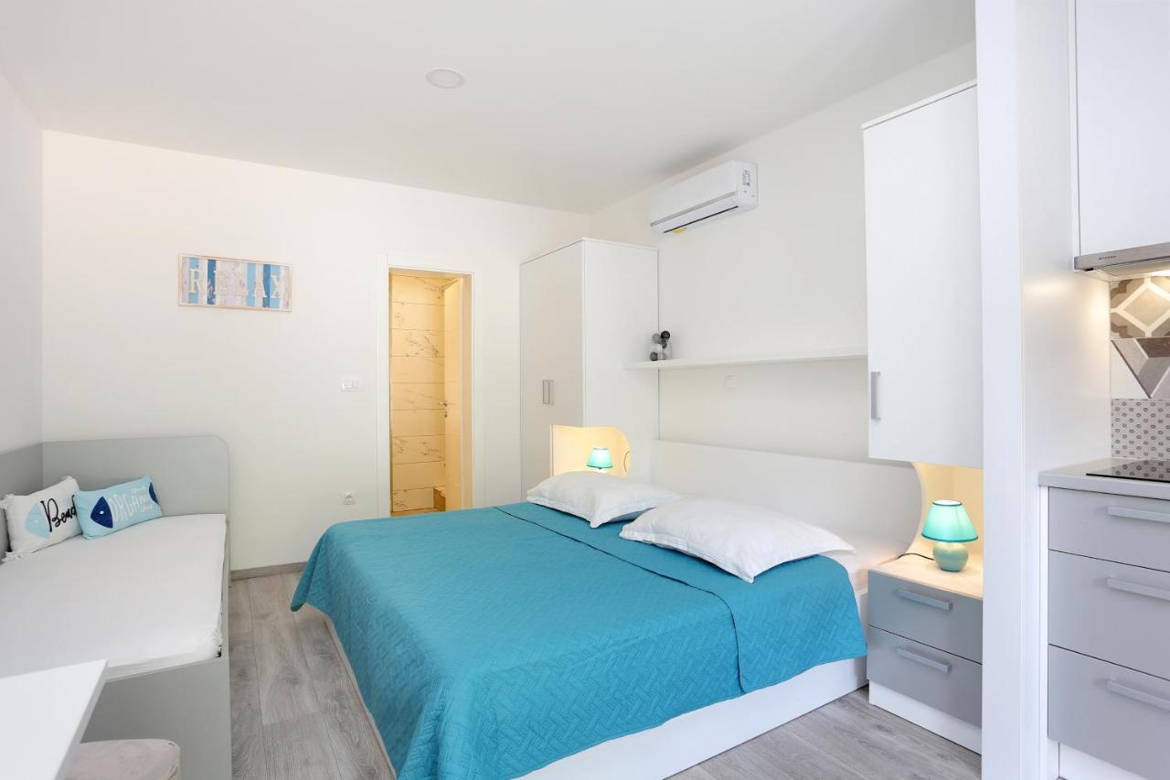 Apartments By The Sea Brela, Makarska - 6688 Exterior photo