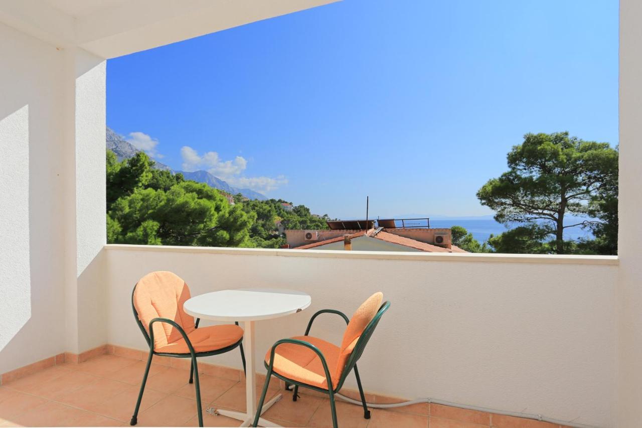Apartments By The Sea Brela, Makarska - 6688 Exterior photo