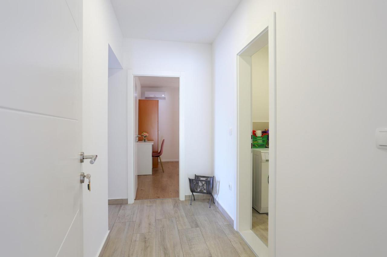 Apartments By The Sea Brela, Makarska - 6688 Exterior photo