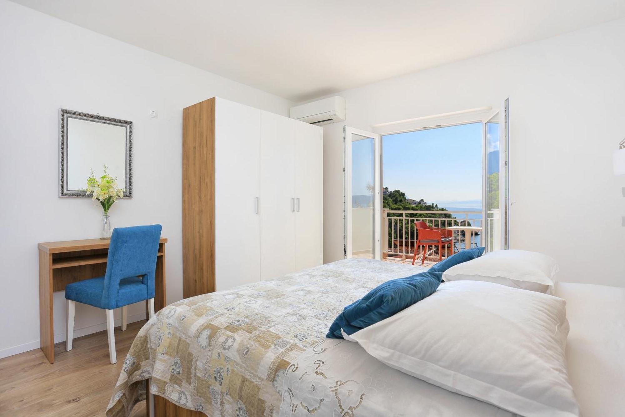 Apartments By The Sea Brela, Makarska - 6688 Room photo