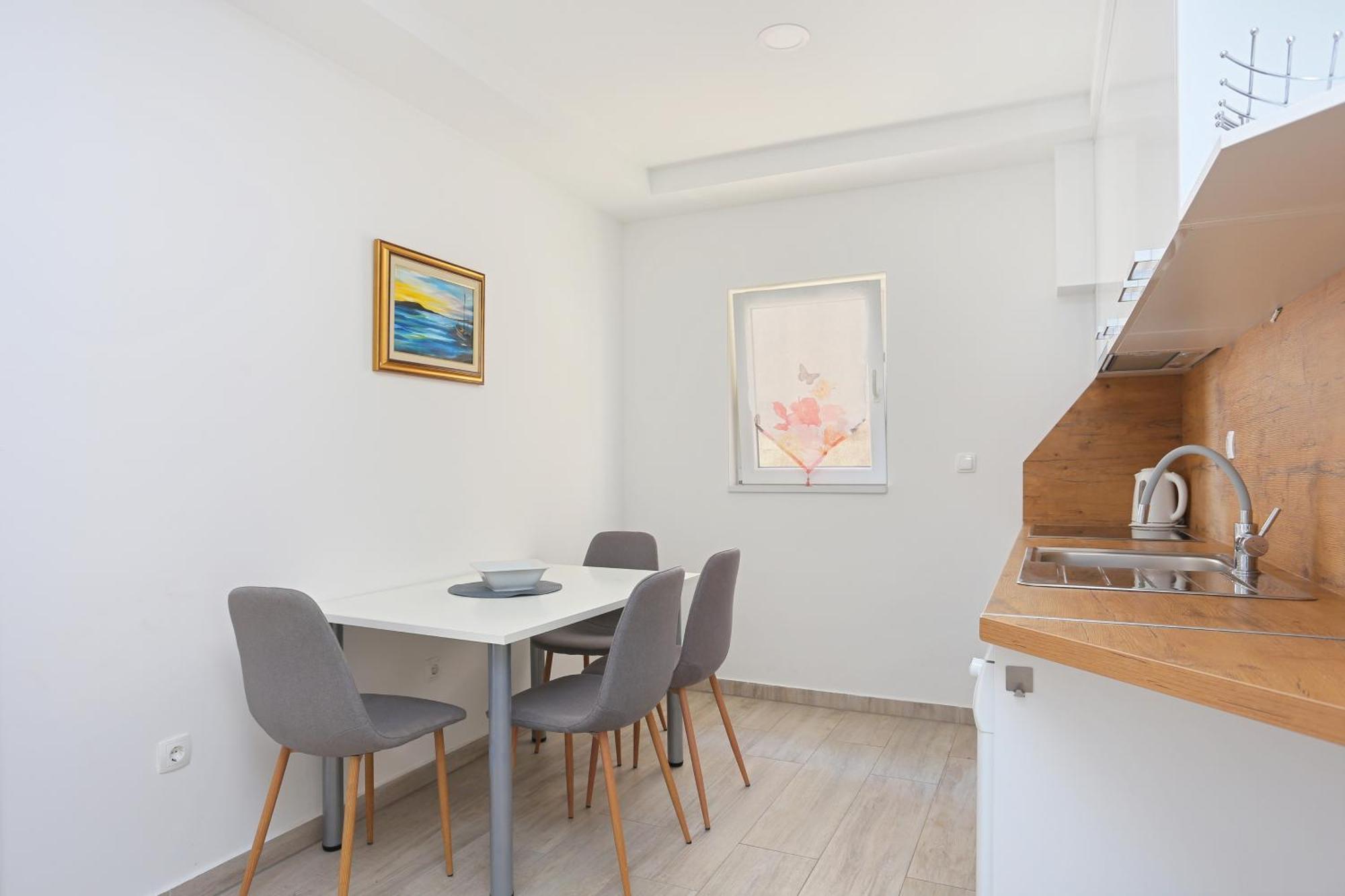 Apartments By The Sea Brela, Makarska - 6688 Room photo